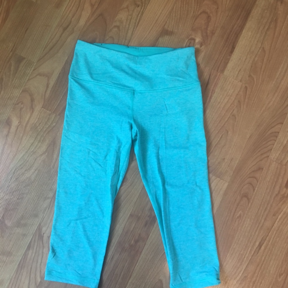 Victoria’s Secret Sport Crop Legging - Picture 1 of 3